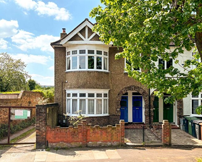 3 Bedroom Flat For Sale In The Woodlands, Hither Green, SE13
