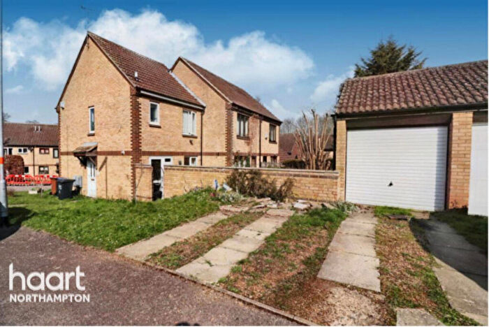 3 Bedroom Semi-Detached House To Rent In Raisins Field Close, Northampton, NN3