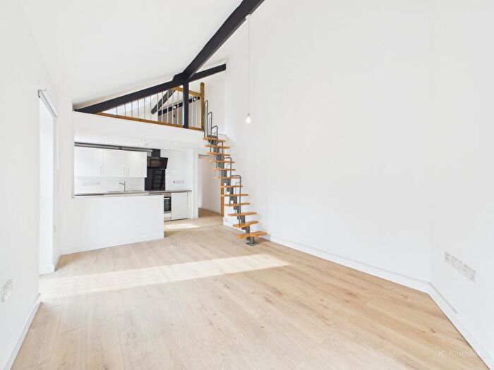 1 Bedroom Flat To Rent In Pauls Row, High Wycombe, Buckinghamshire, HP11