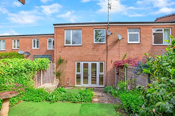 3 Bedroom Terraced House For Sale In Yewbank Close, Ilkley, LS29