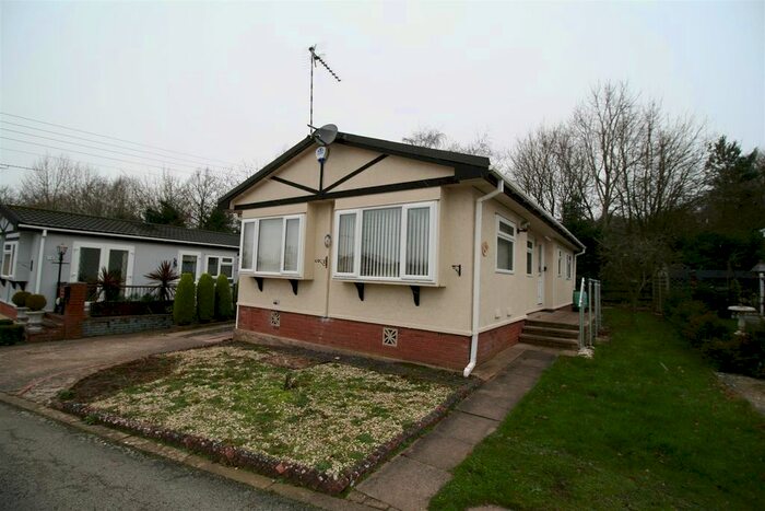 2 Bedroom Mobile/park Home For Sale In Eaves Green Park, Meriden, Coventry CV7