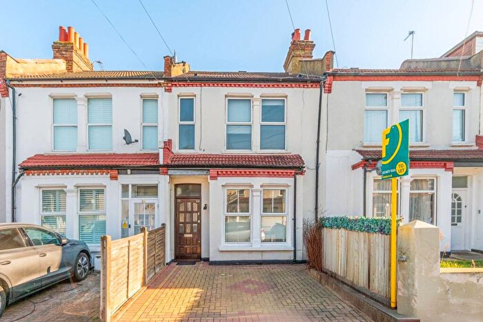 1 Bedroom Flat To Rent In Bensham Grove, Norbury, London, CR7