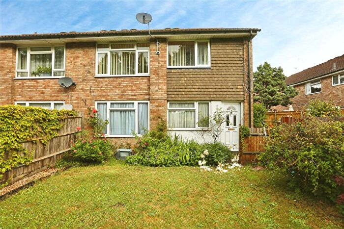 2 Bedroom Maisonette For Sale In Botley Road, Southampton, Hampshire, SO19
