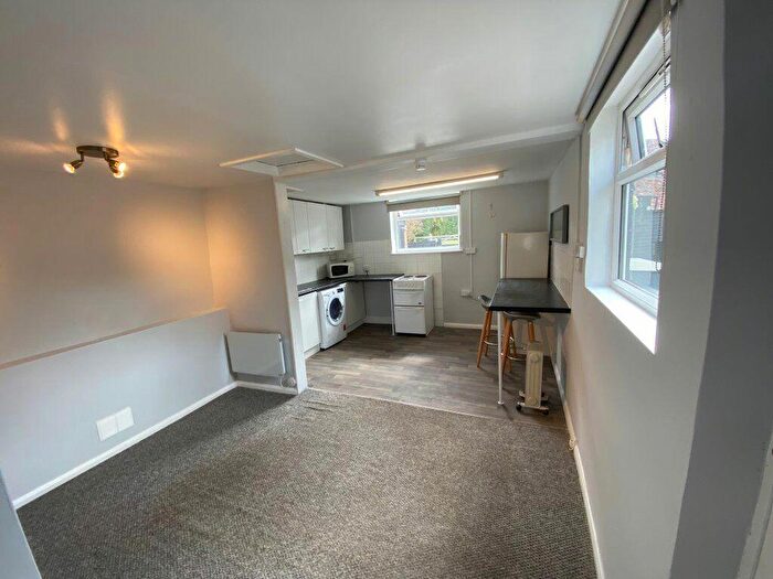 1 Bedroom House To Rent In Welwyn Equestrian Centre, Arnolds Farm, Pottersheath Road, AL6