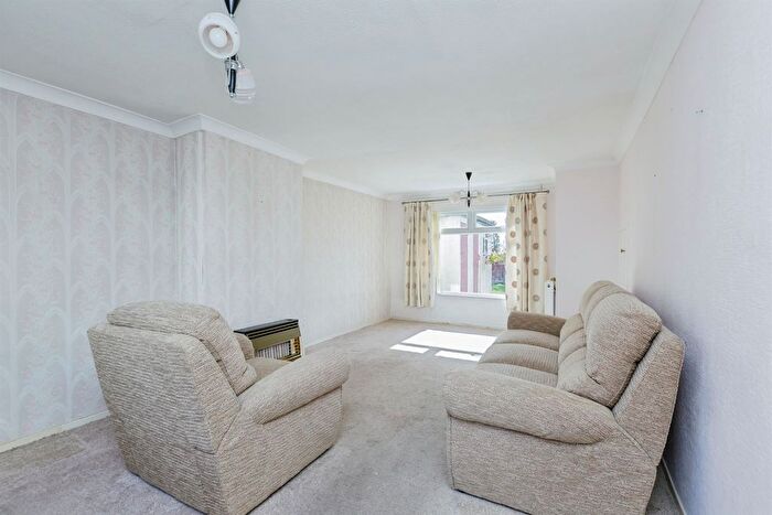 3 Bedroom Terraced House For Sale In Milnroy Road, Leicester, LE5
