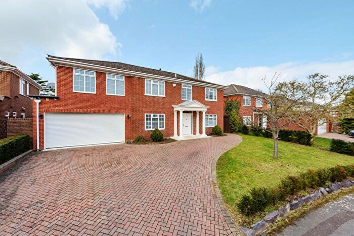 5 Bedroom Detached House To Rent In Drynham Park, Weybridge, KT13