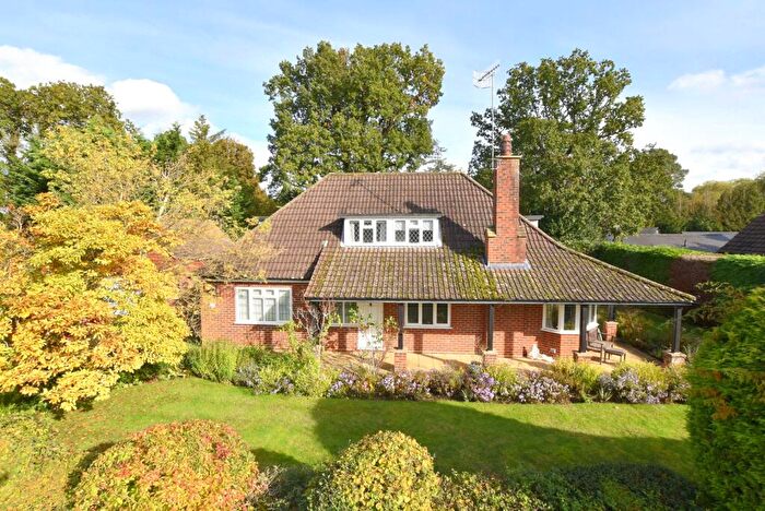 3 Bedroom Detached House For Sale In Woodstock, West Clandon, GU4