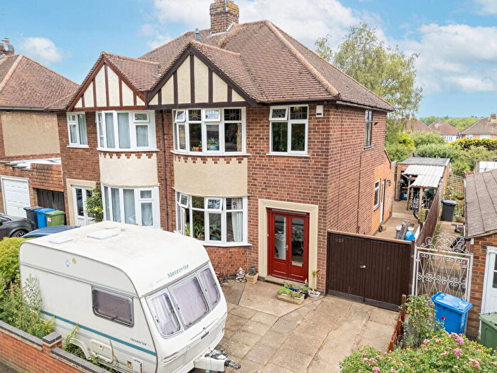 3 Bedroom Semi-Detached House For Sale In Windmill Avenue, Kettering, NN15