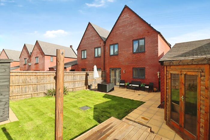 3 Bedroom Semi Detached House For Sale In Hornbeam Drive, Chesterfield, S42