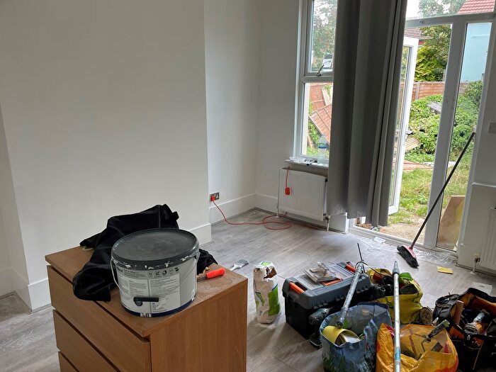 2 Bedroom Flat To Rent In Brightwell Avenue, Westcliff-On-Sea, SS0