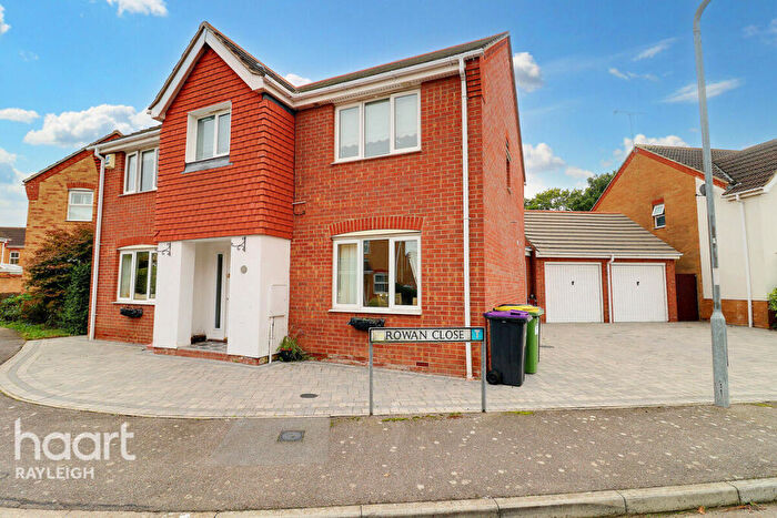 4 Bedroom Detached House For Sale In Rowan Close, Rayleigh, SS6