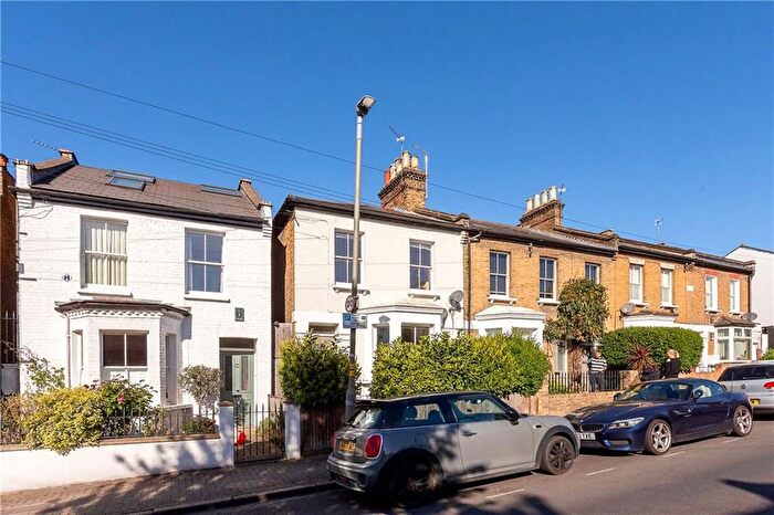 1 Bedroom Flat To Rent In Balham Grove, Balham, SW12