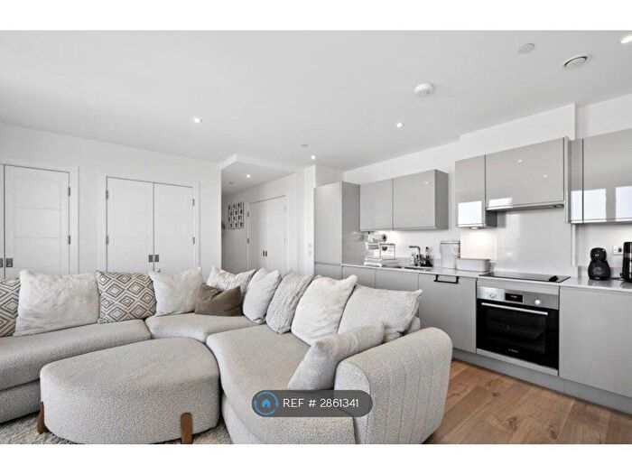 3 Bedroom Flat To Rent In Meadowpip House, London, N18
