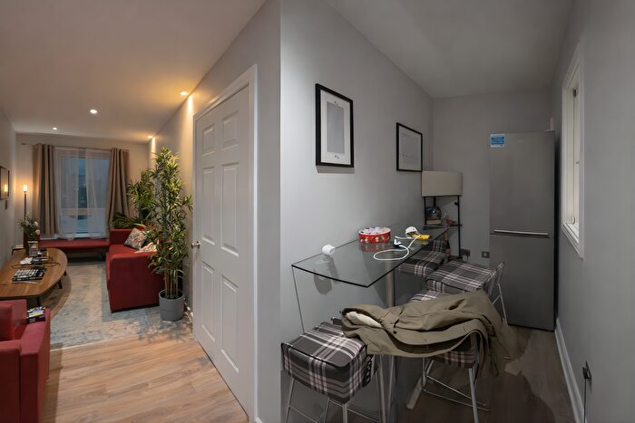 3 Bedroom Flat To Rent In Newport Avenue, London, E14