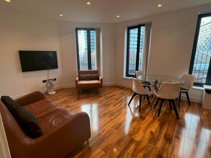 3 Bedroom Flat To Rent In Lower Marsh, South Bank, Waterloo, West End, Lse, Kings College, City, London, SE1
