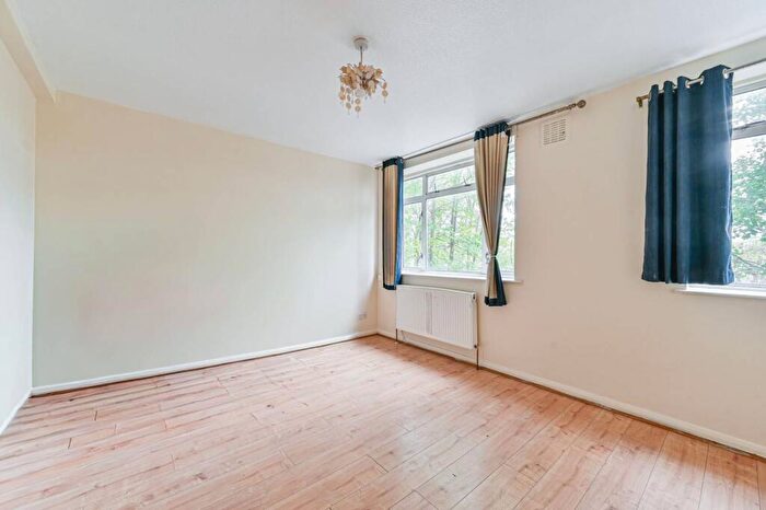 2 Bedroom Flat For Sale In Monument Gardens, Lewisham, London, SE13