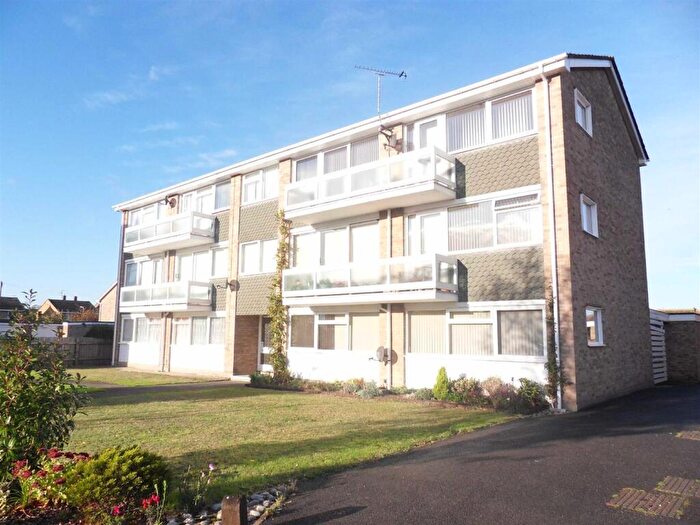 2 Bedroom Flat To Rent In Dungannon Chase, Thorpe Bay, Southend On Sea, SS1