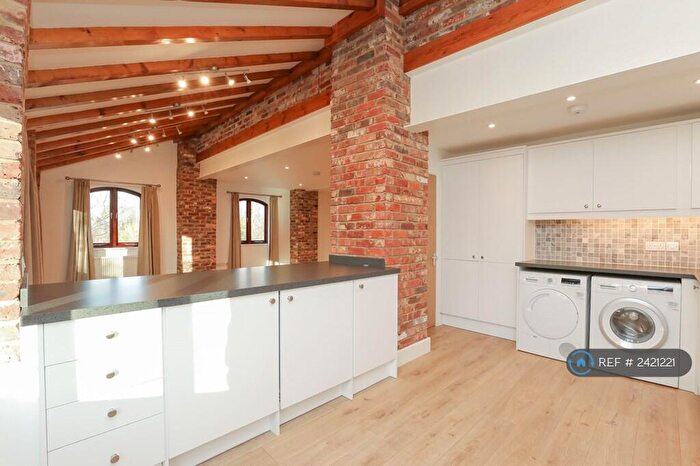 2 Bedroom Flat To Rent In Smithbrook Kilns, Cranleigh, GU6