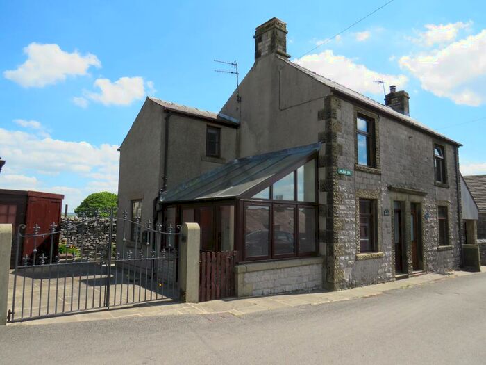 2 Bedroom Cottage To Rent In Alma Road, Tideswell, Buxton, SK17