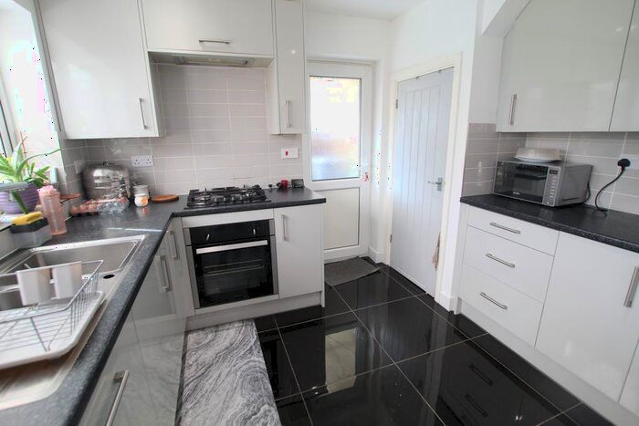 3 Bedroom Semi-Detached House To Rent In Allen Road, Hedge End, Southampton, SO30