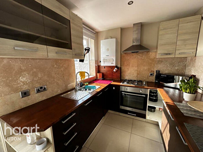 2 Bedroom Semi-Detached House To Rent In Third Avenue, Luton, LU3