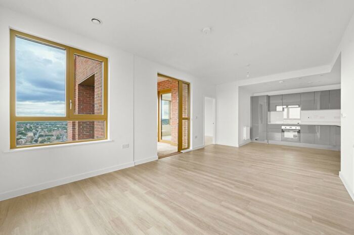 1 Bedroom Flat To Rent In Vista Heights, Ilderton Road, SE15