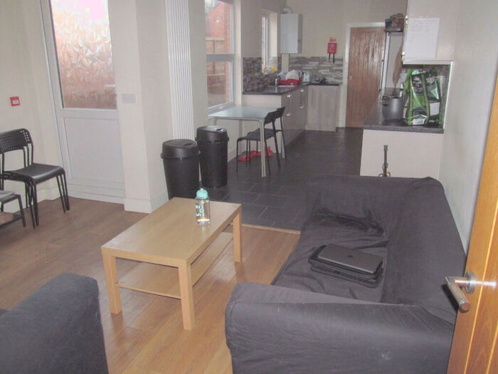 6 Bedroom Semi-Detached House To Rent In Norris Road, Reading, Berkshire, RG6