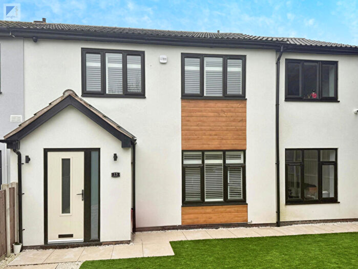 3 Bedroom Semi Detached House For Sale In Hamilton Close, Hinckley, LE10