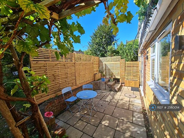 1 Bedroom Flat To Rent In Talbot Avenue, High Wycombe, HP13