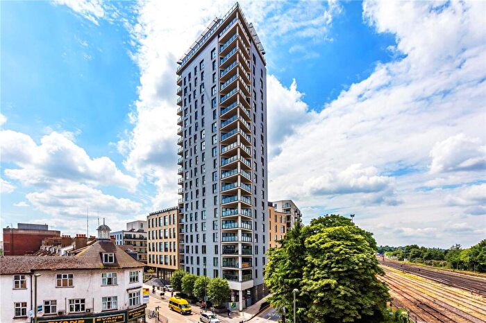2 Bedroom Apartment For Sale In Guildford Road, Woking, Surrey, GU22