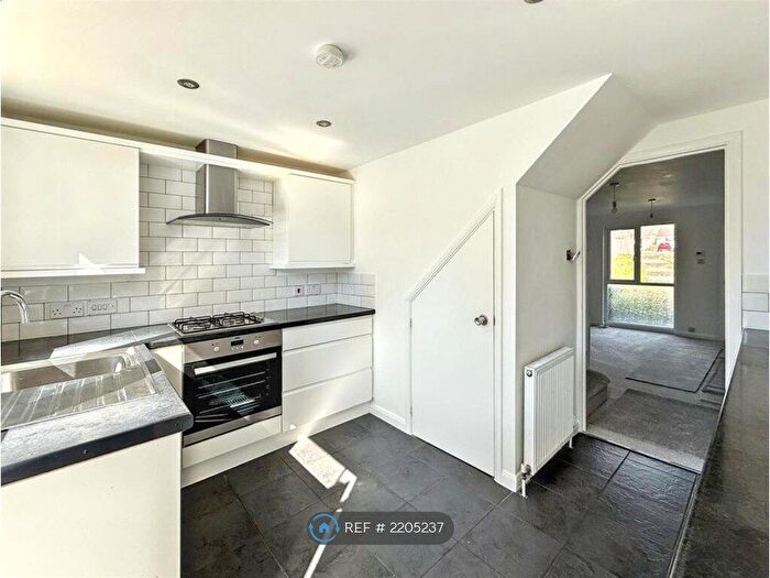 2 Bedroom Terraced House To Rent In Longfield, Falmouth, TR11