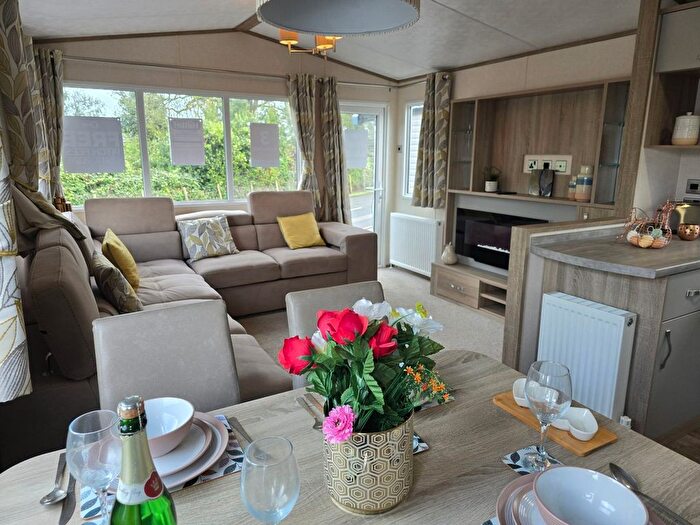 3 Bedroom Mobile/park Home For Sale In Dymchurch Road, New Romney, TN28