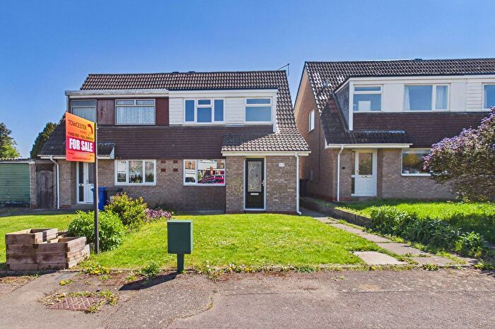 3 Bedroom Semi-Detached House For Sale In Woodcroft Close, Towcester, NN12