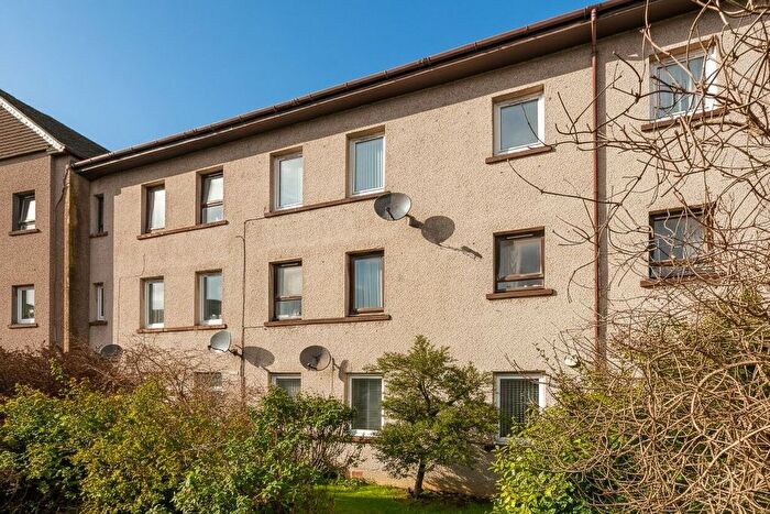 3 Bedroom Flat For Sale In West Pilton Drive, Edinburgh, EH4