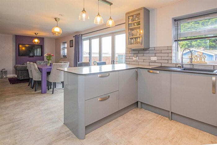 5 Bedroom Detached House For Sale In French Drive, Kettering, NN15