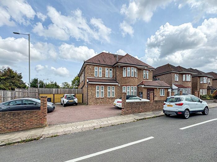 2 Bedroom Flat To Rent In Ashcombe Gardens, Edgware, HA8