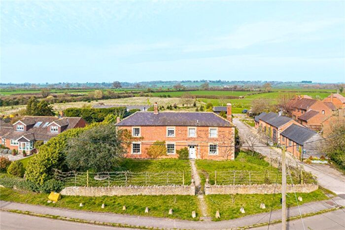 4 Bedroom Detached House For Sale In High Street, Bulkington, Devizes, Wiltshire, SN10