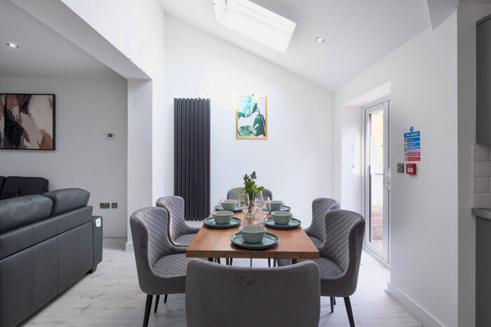 6 Bedroom House To Rent In Avondale Street, Lincoln, LN2