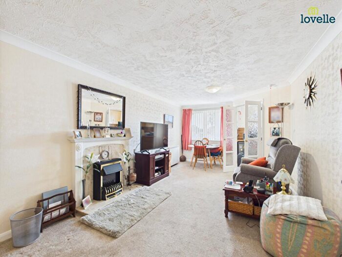 2 Bedroom Flat For Sale In Cabourne Avenue, Glebe Park, Lincoln, LN2