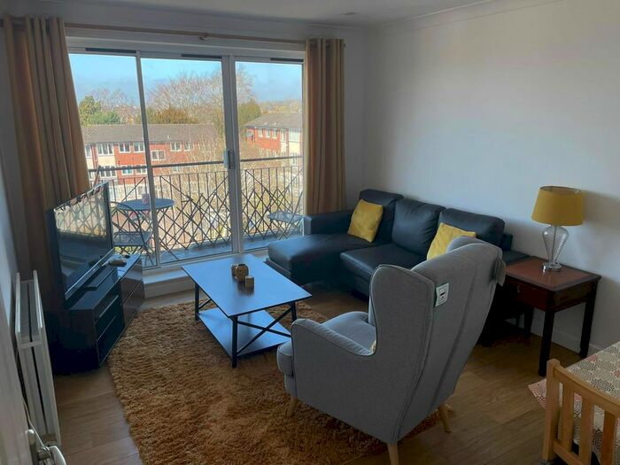 2 Bedroom Flat To Rent In Silkdale Close, Oxford, OX4