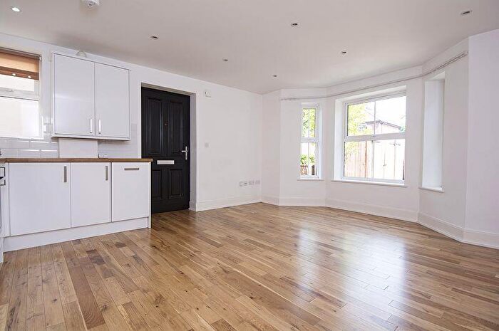 2 Bedroom Flat To Rent In Albany House, Hersham, KT12