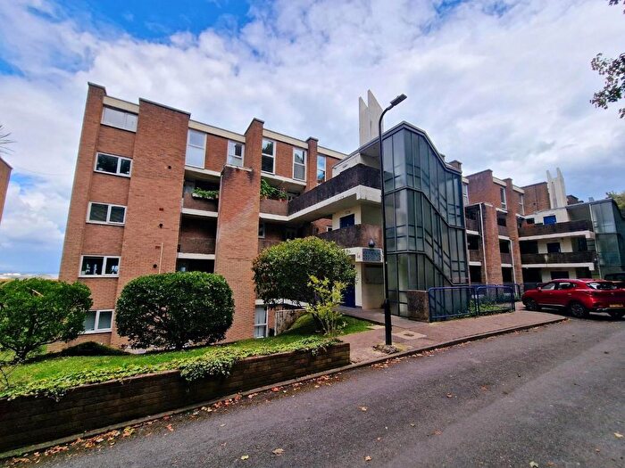 2 Bedroom Flat To Rent In Clwyd, Northcliffe, Penarth, CF64