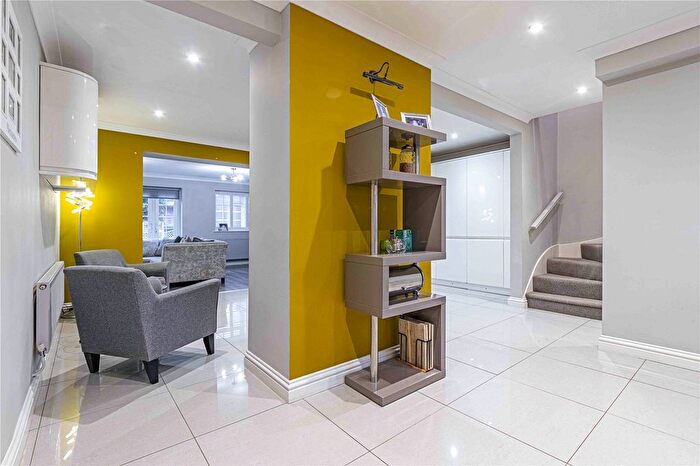 5 Bedroom End Of Terrace House For Sale In Long Chaulden, Chaulden, Hemel Hempstead, Hertfordshire, HP1