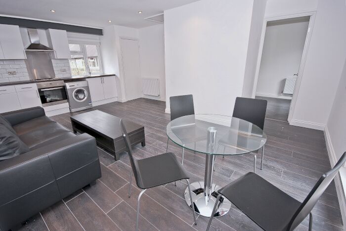 3 Bedroom Flat To Rent In Setchell Way, London, SE1