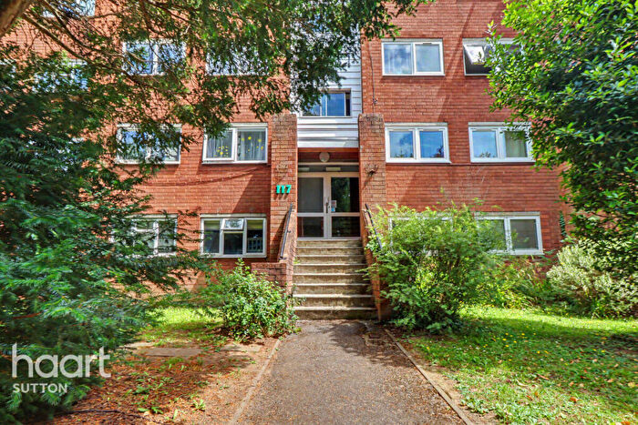 2 Bedroom Flat For Sale In Woodcote Road, Wallington, SM6