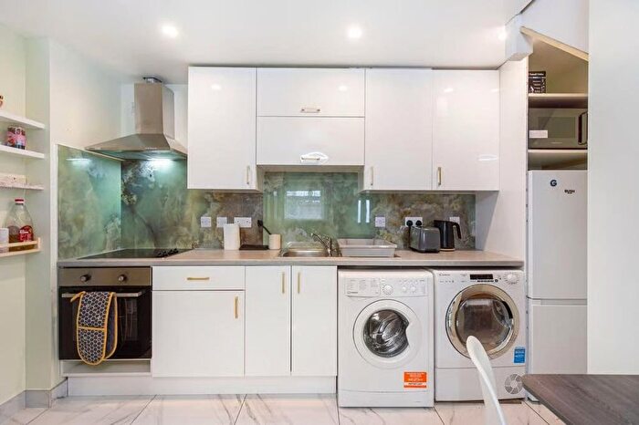 3 Bedroom End Terrace House To Rent In Joshua Street, London, E14