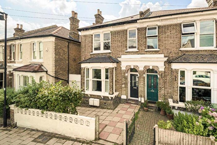 2 Bedroom Flat For Sale In Wolfington Road, West Norwood, SE27