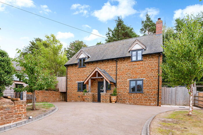 3 Bedroom Cottage For Sale In Main Street, Farnborough, Oxfordshire, OX17