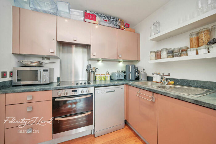 1 Bedroom Apartment For Sale In Market Road, London, N7