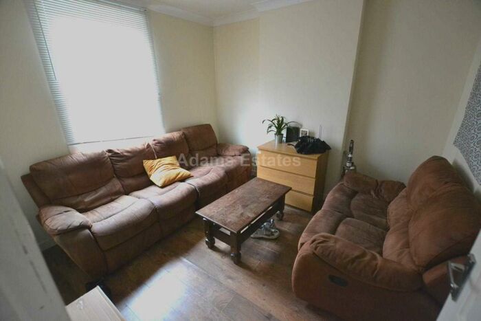 4 Bedroom Terraced House To Rent In Donnington Gardens, Reading, RG1